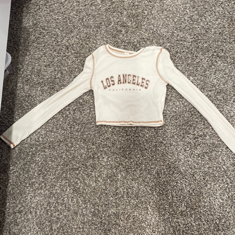 This is a crop top, the color is khaki. Size 12-13 in USA size; 158 is EU size .